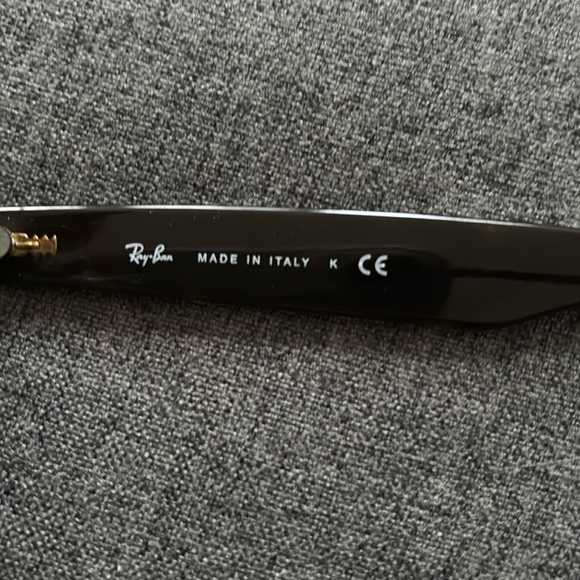 Ray-Ban Wayfarer Classic Sunglasses - Picture 6 of 6